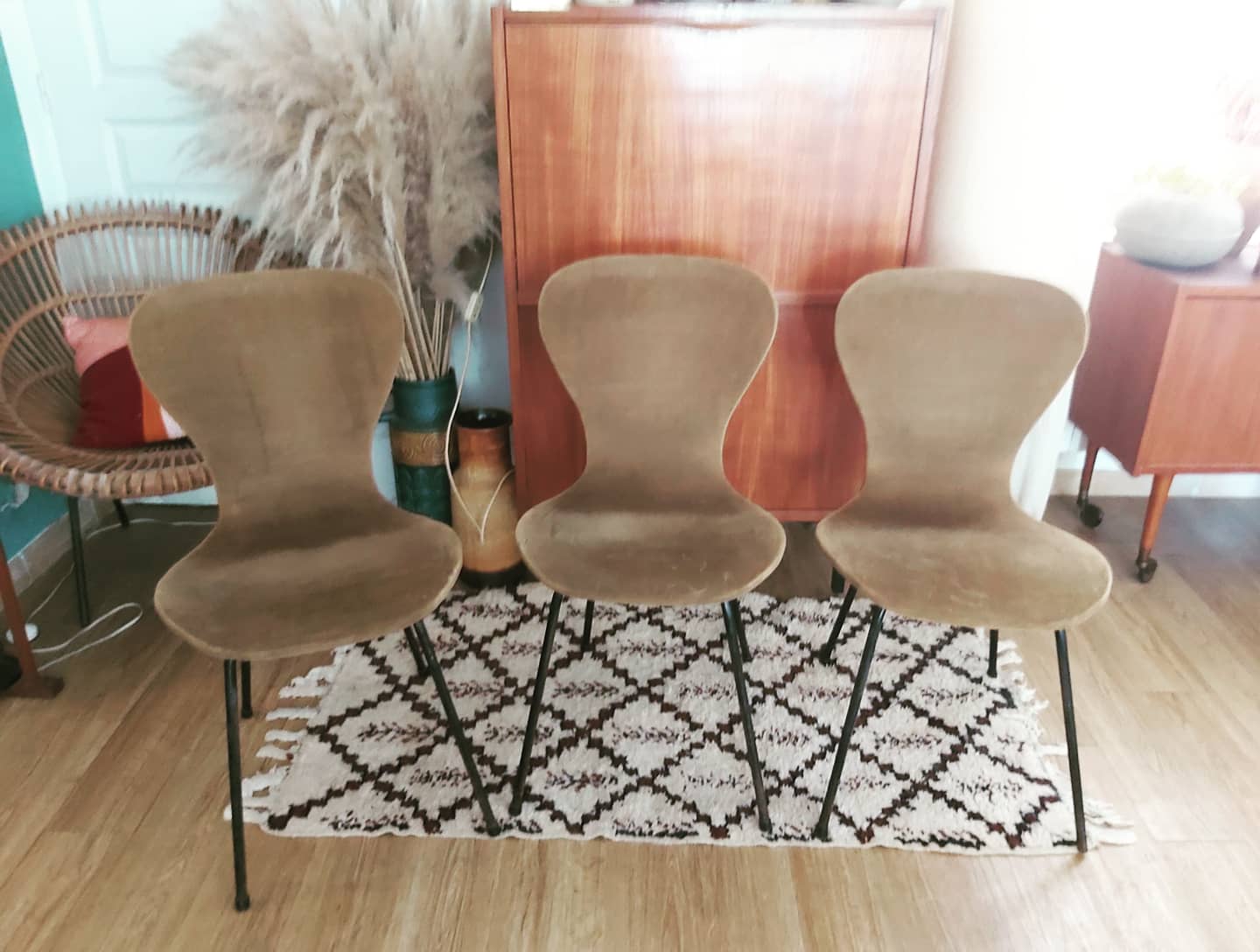 Series of 3 vintage chairs