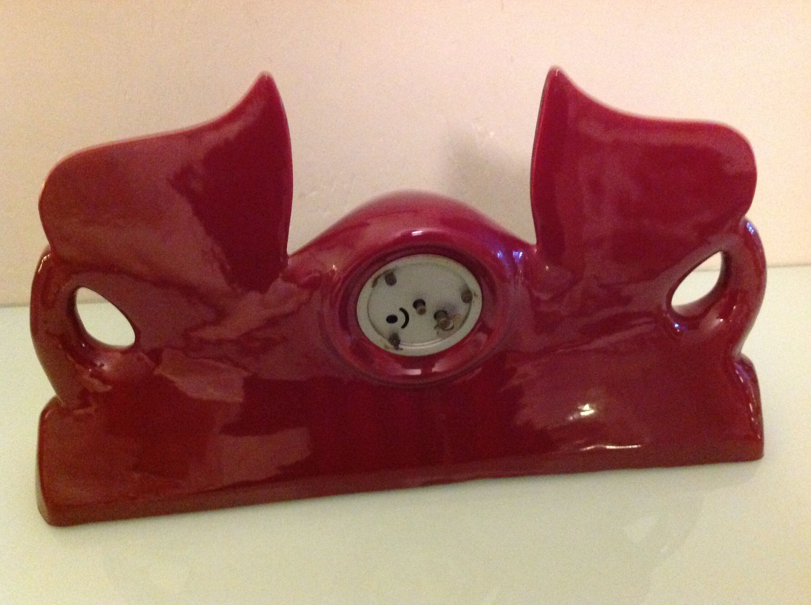 Scout clock in red ceramic bordeaux art deco style