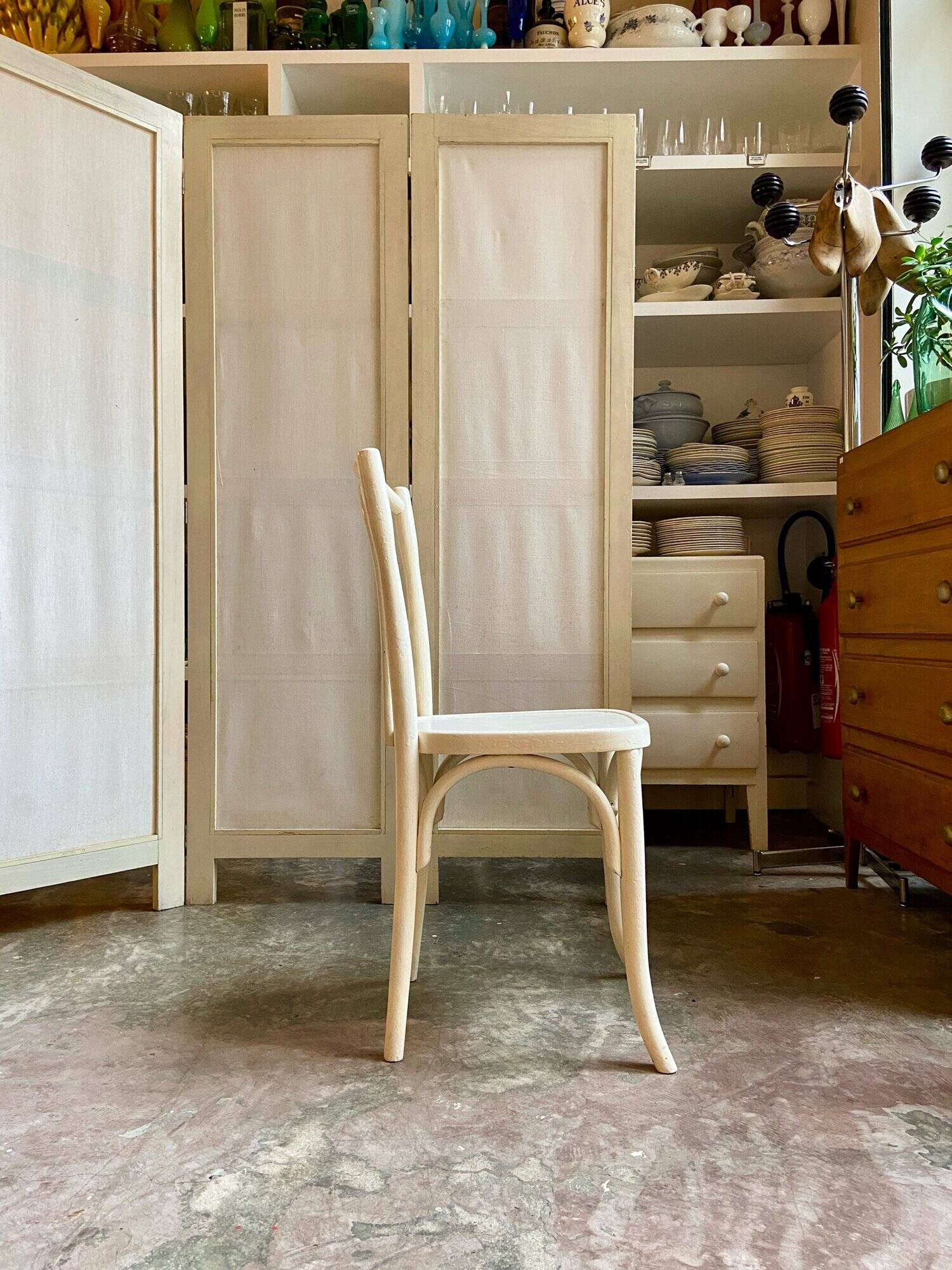 Chaise bistrot en hêtre cintré blanc