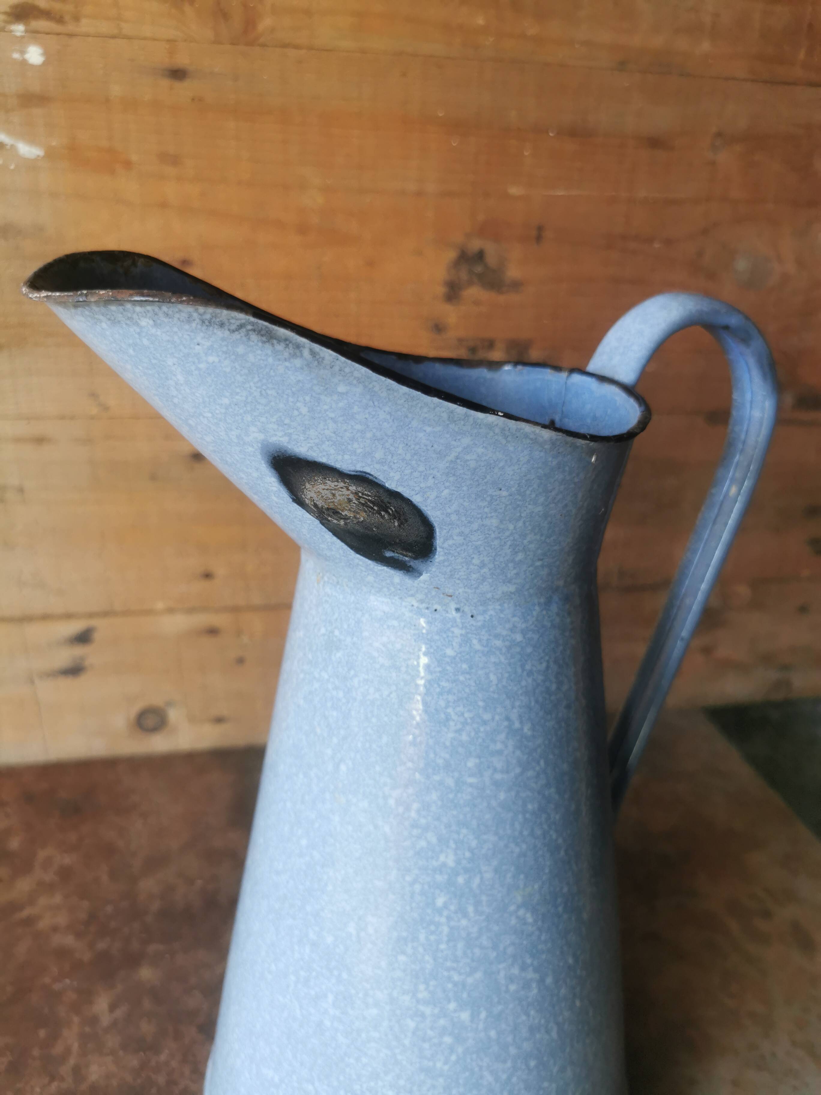 Enameled water jug