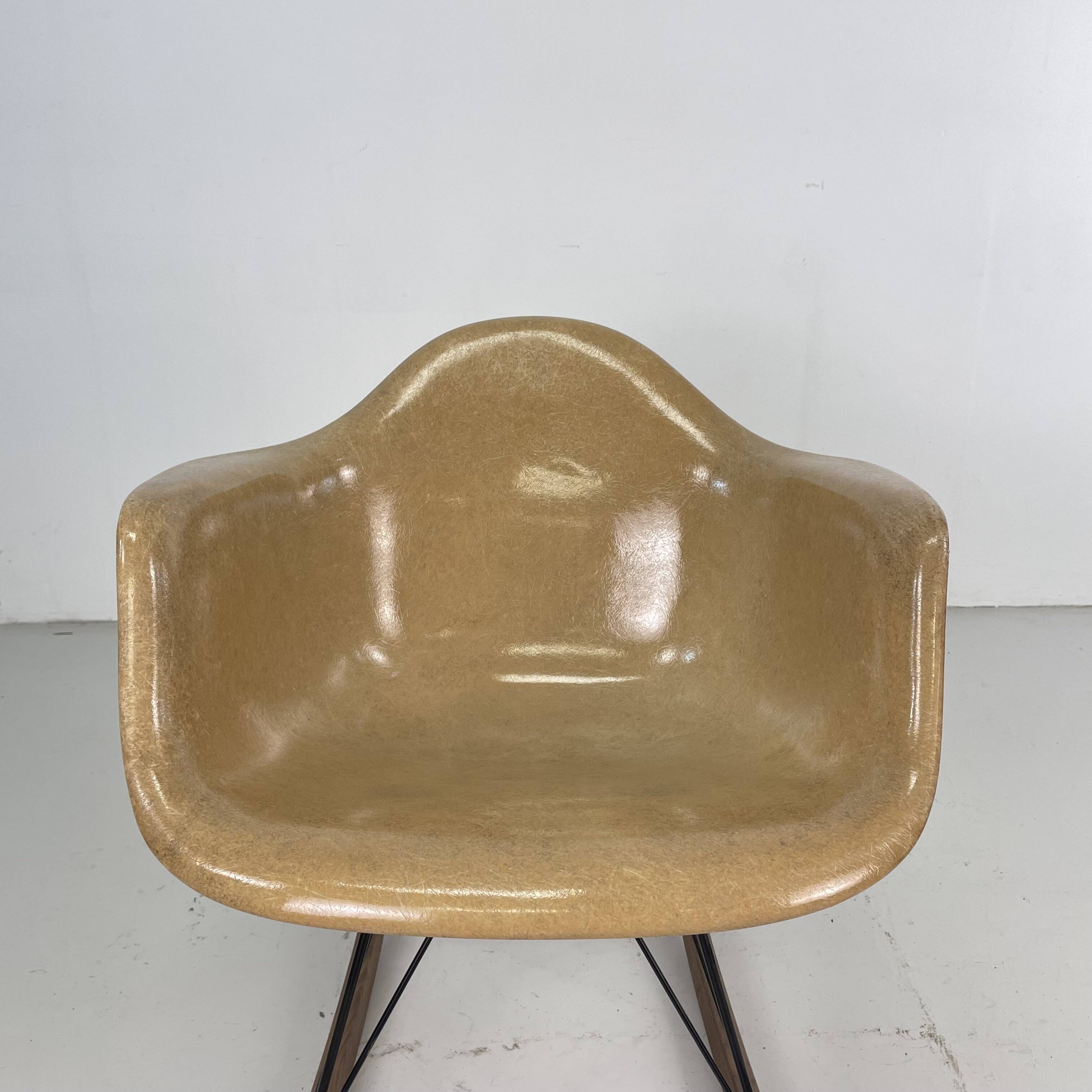Eames Herman Miller 1950s RAR rocking chair in light tan