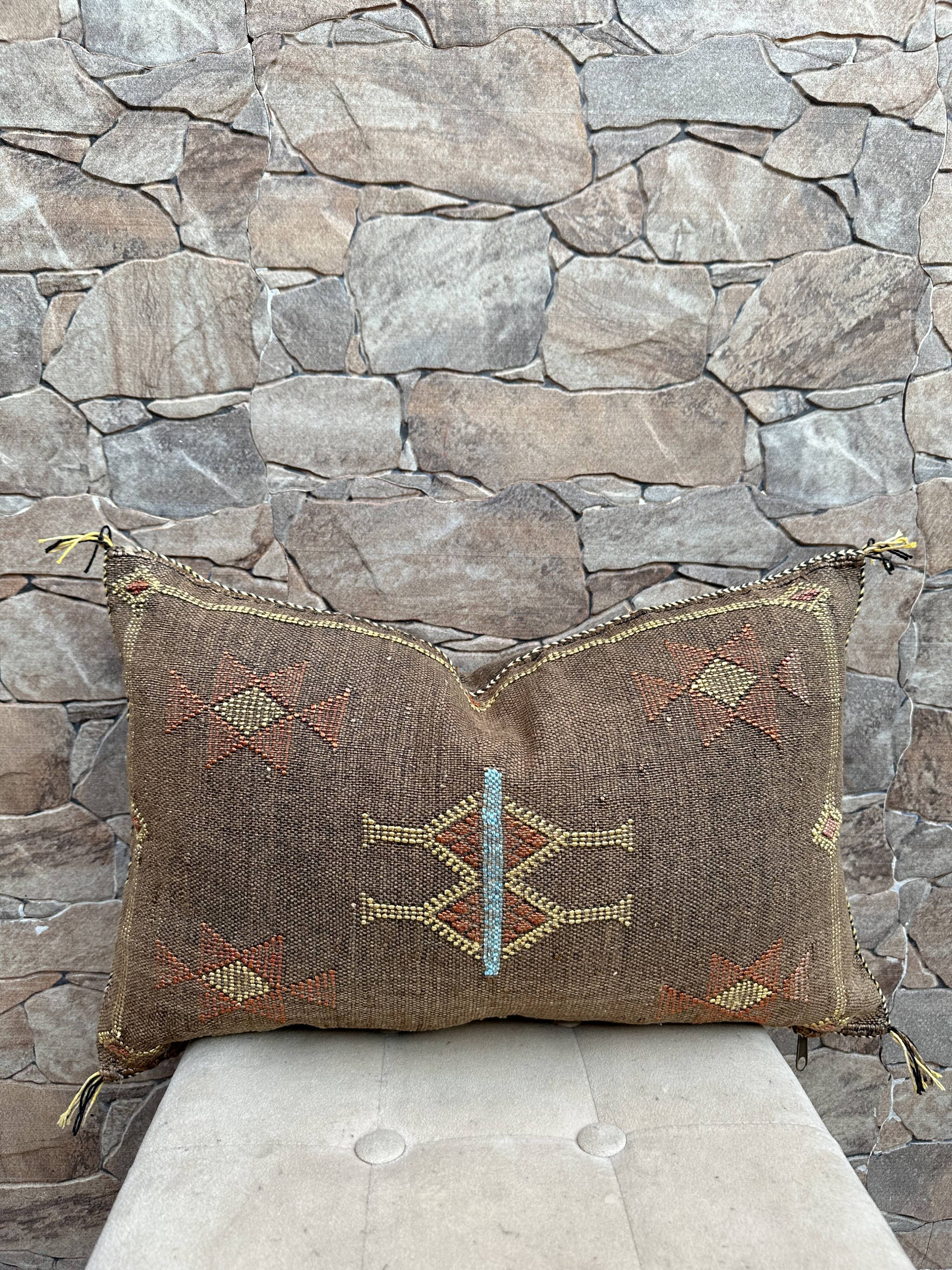 Housse de coussin en soie marocaine à motif cactus : Coussin brodé berbère