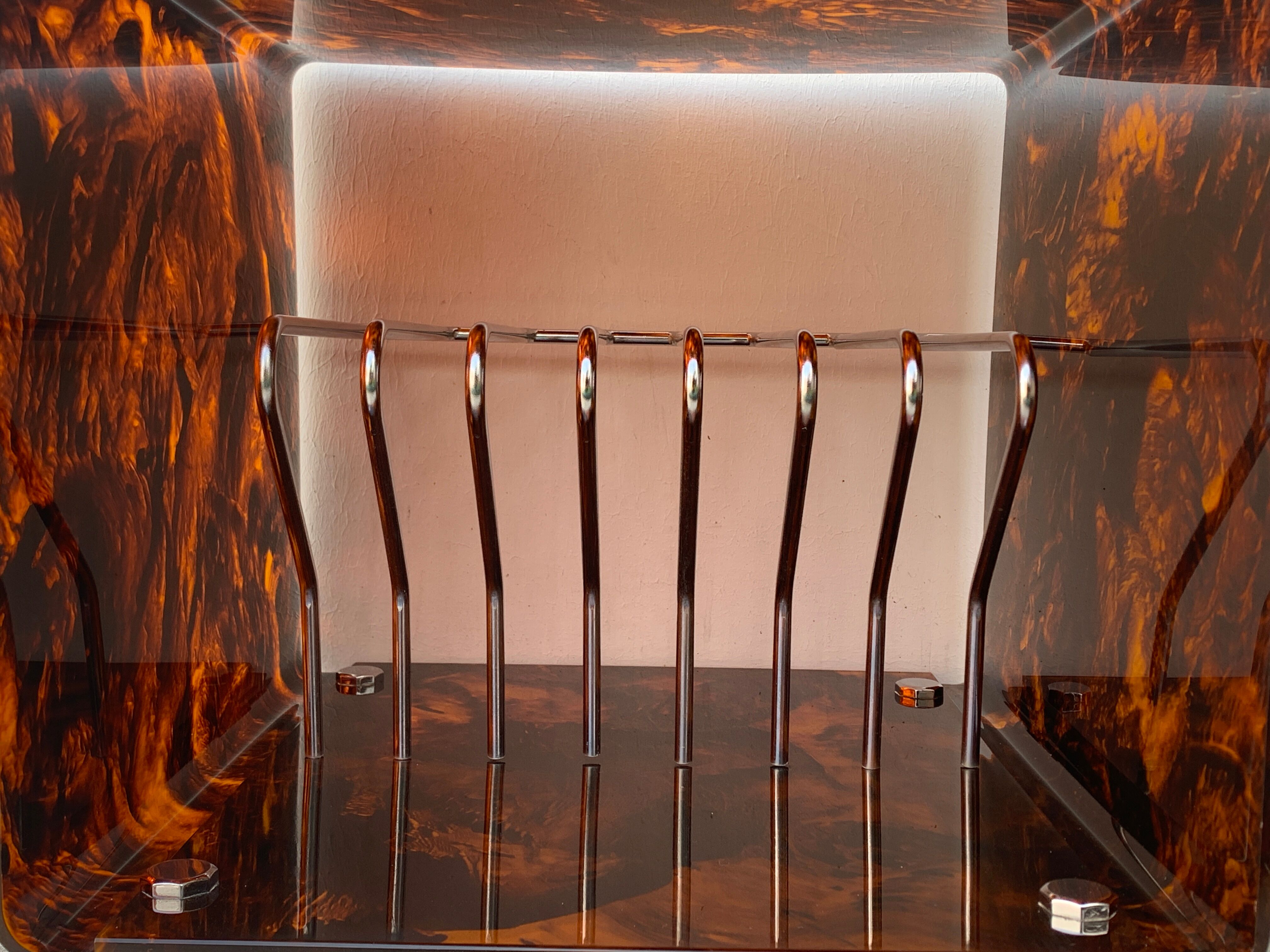 Range records or vinyl range in plexi, turtle scales effect, on wheels, 1970