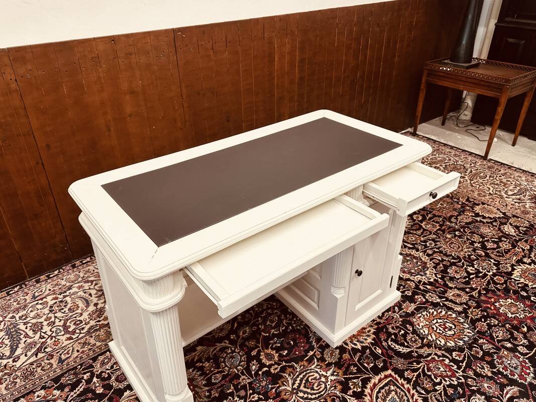 Bureau blanc classique anglais