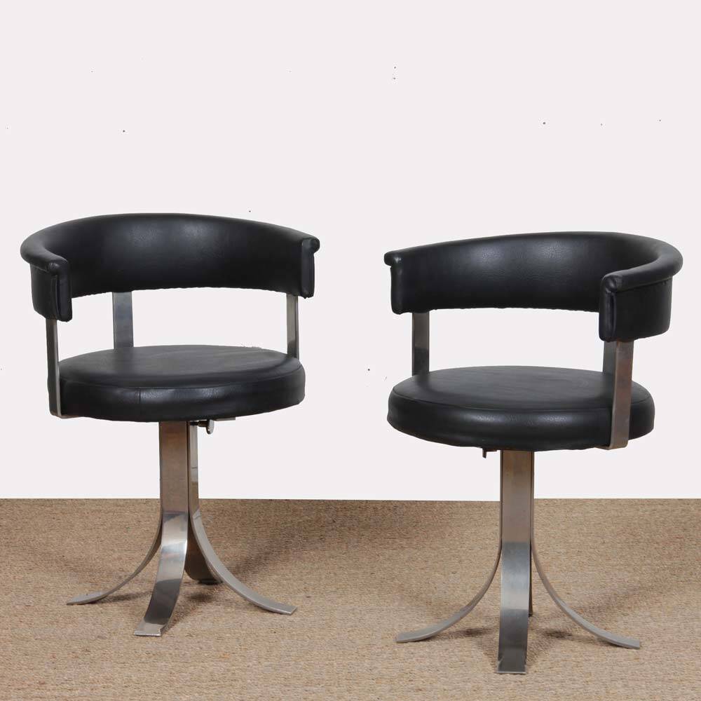Pair of chairs attributed to Osvaldo Borsani, 1970