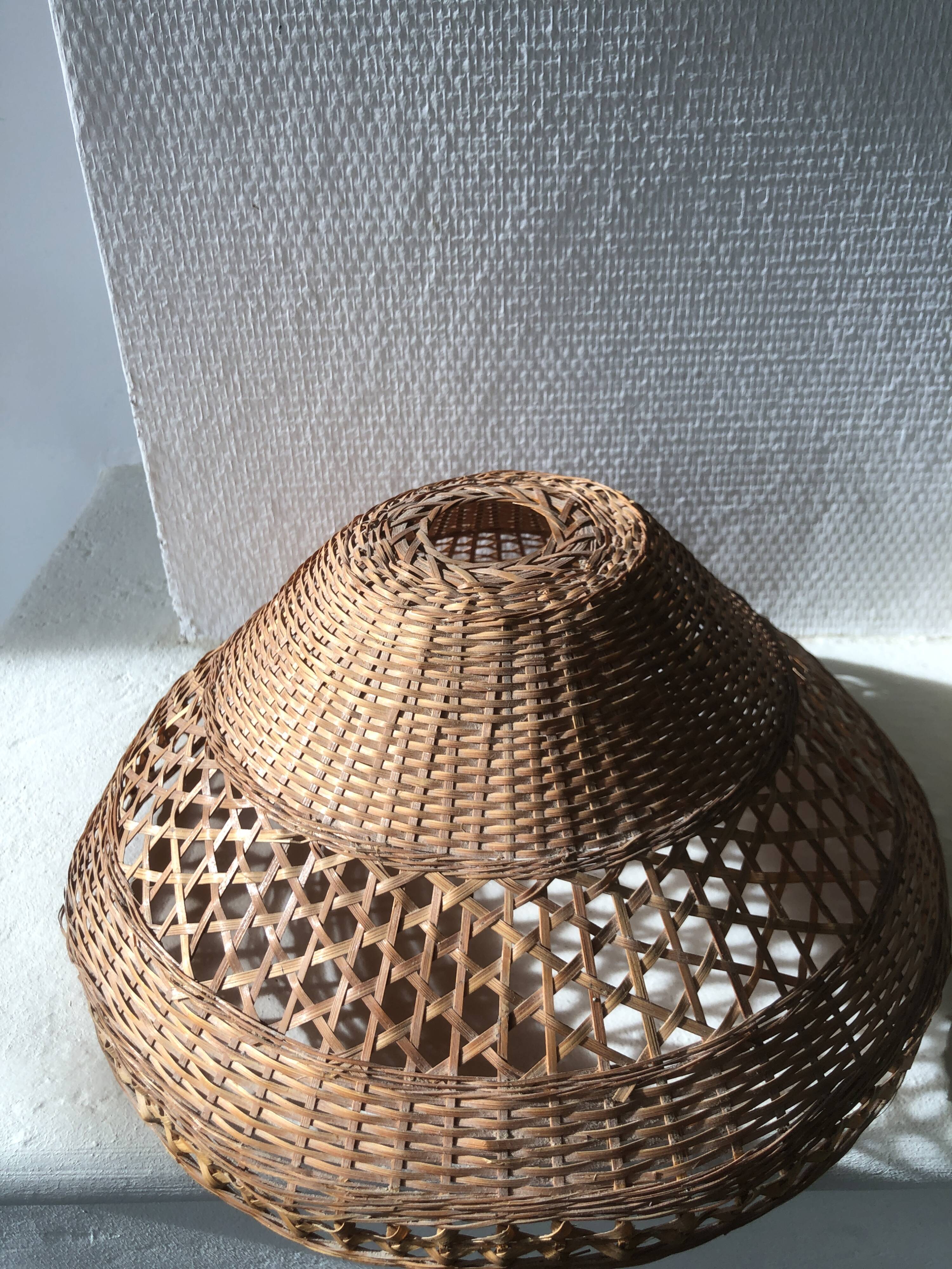 Flower-shaped rattan pendant light/lampshade