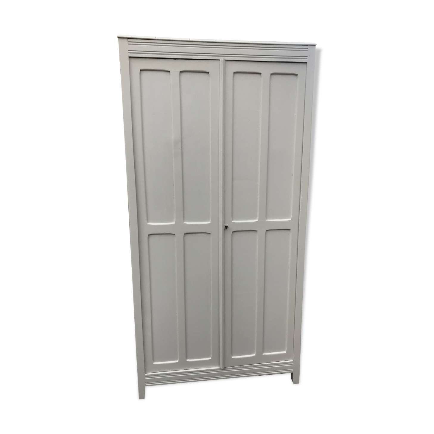 Armoire parisienne