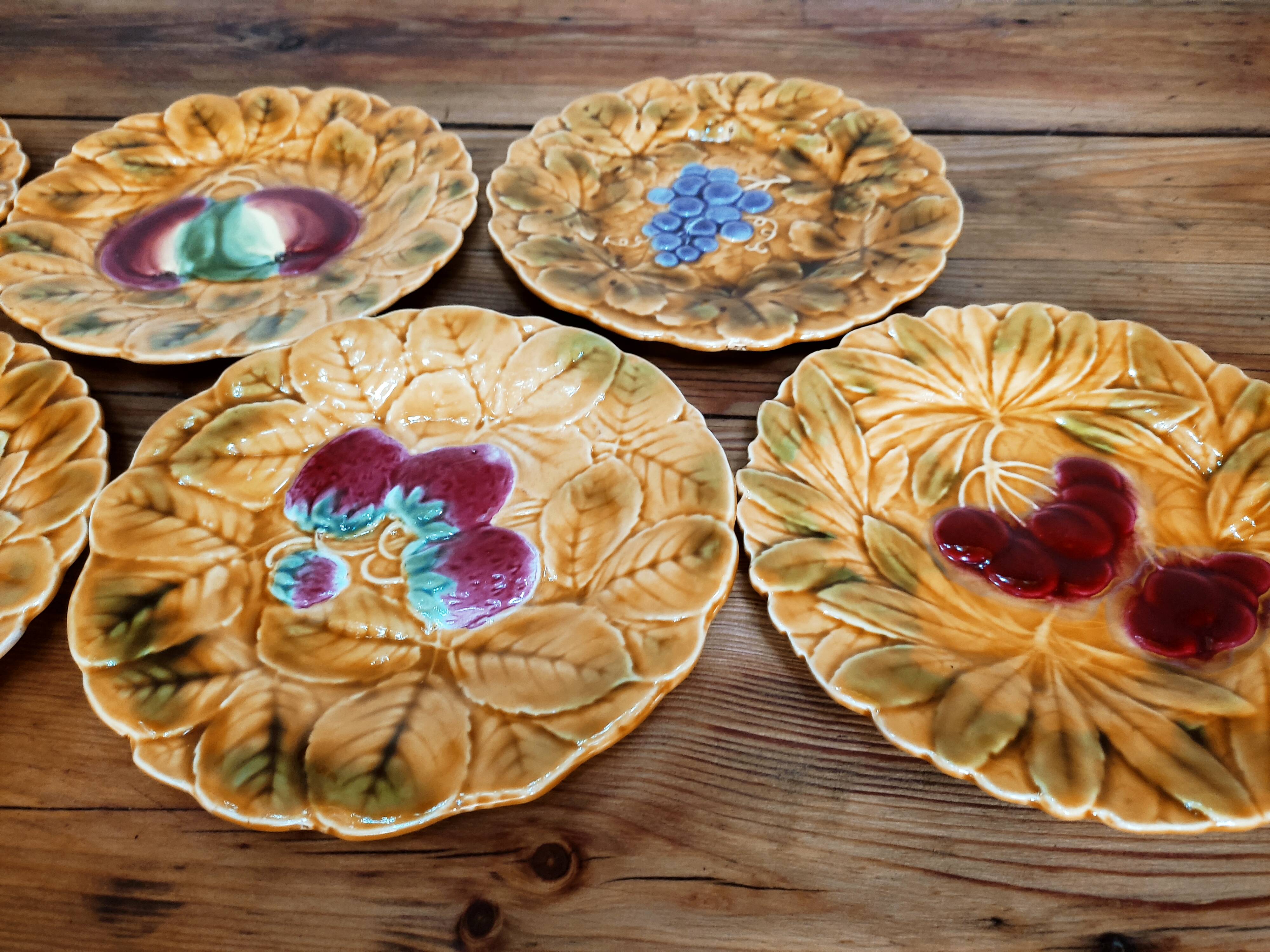 6 dessert plates in barbotine