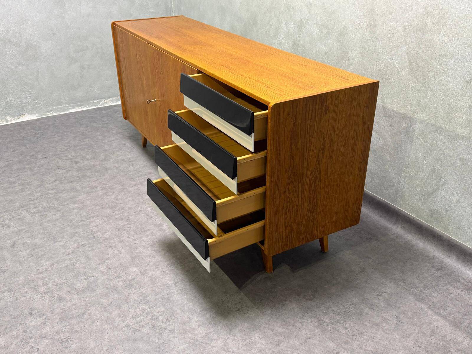 Buffet U-460 vintage par Jiri Jiroutek pour Interier Praha
