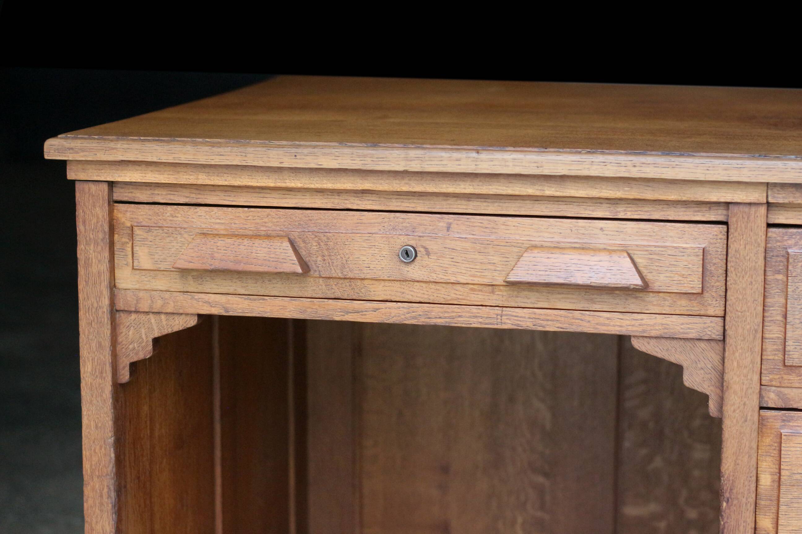 American administration desk of very fine quality (1940s-1950s).