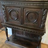 Buffet ancien en bois sculpté