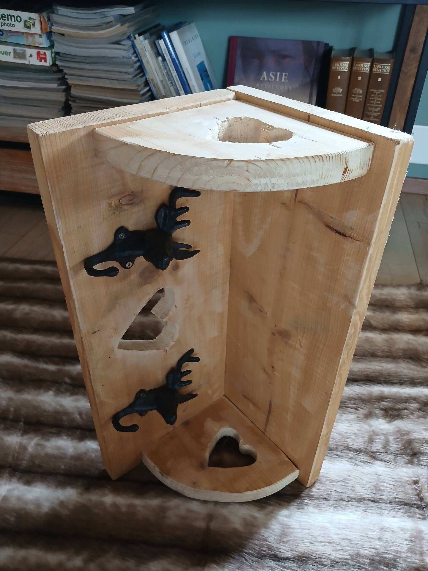 Étagère murale en bois brut