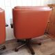 Paire de fauteuils pivotant havane vintage Italie