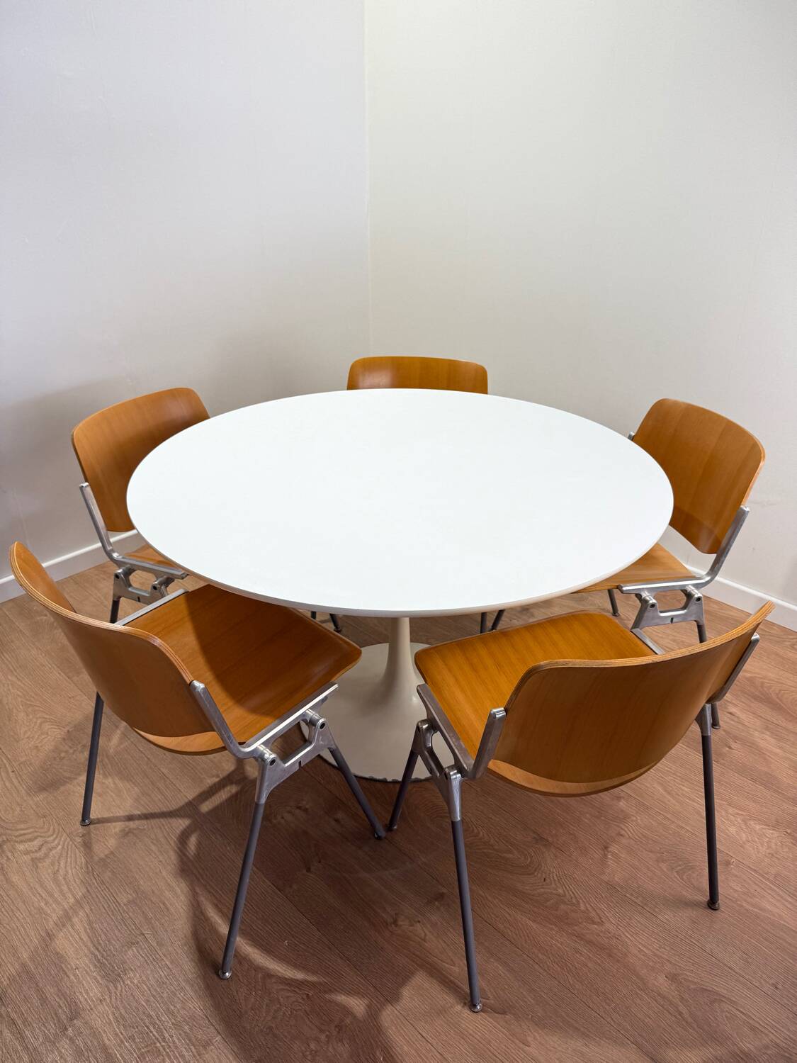 White round tulip-legged table attributed to Arkana