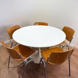 Table ronde blanche pied tulipe attribuée à Arkana