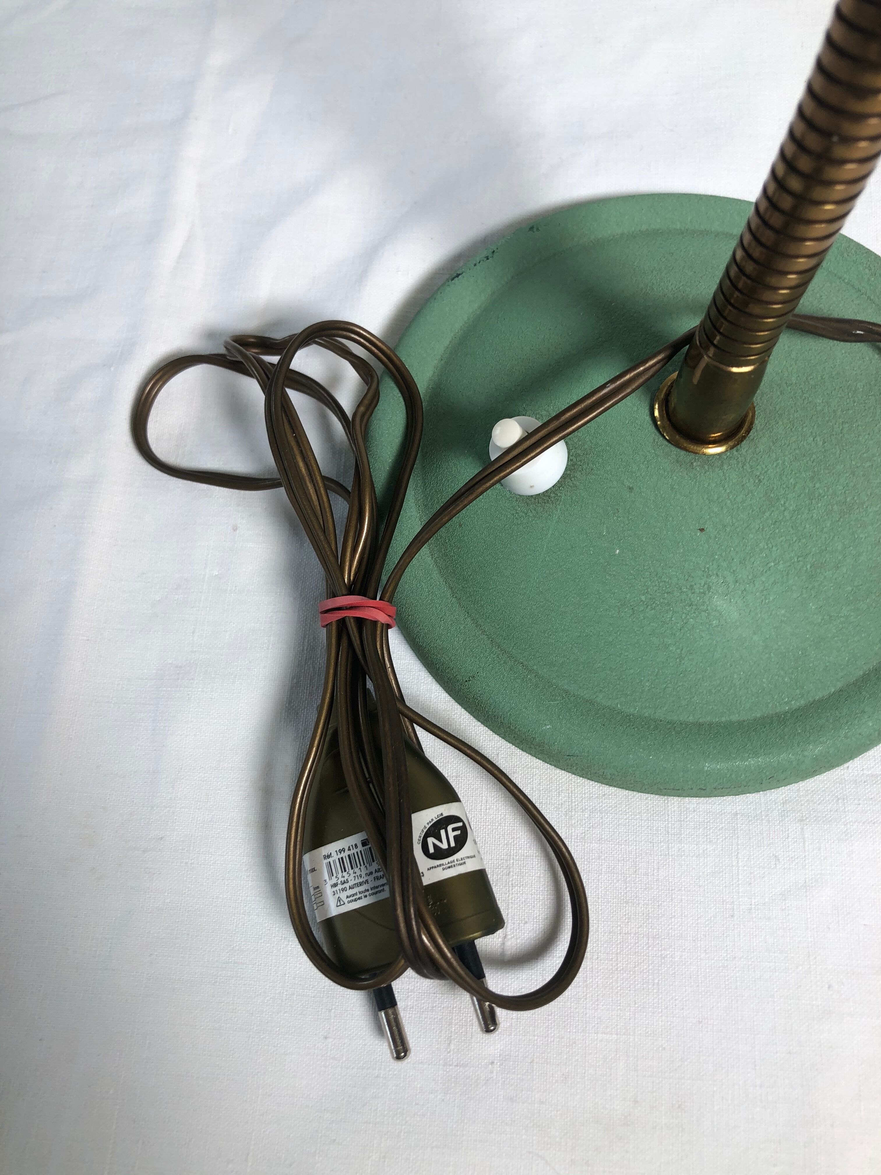 articulated desk lamp, vintage 50-year-long metal lamp. Good condition.