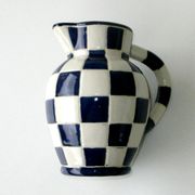 Ancien pichet en faïence à décor Lustucru de fabrication artisanale