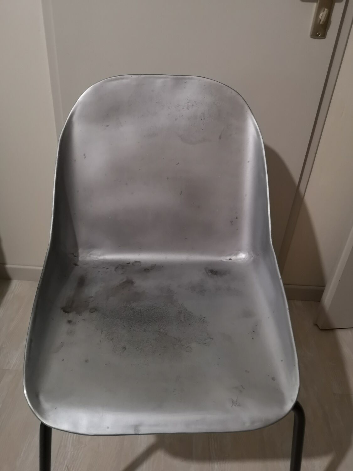 Chaise en metal industrielle