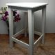 Tabouret en bois blanc vintage