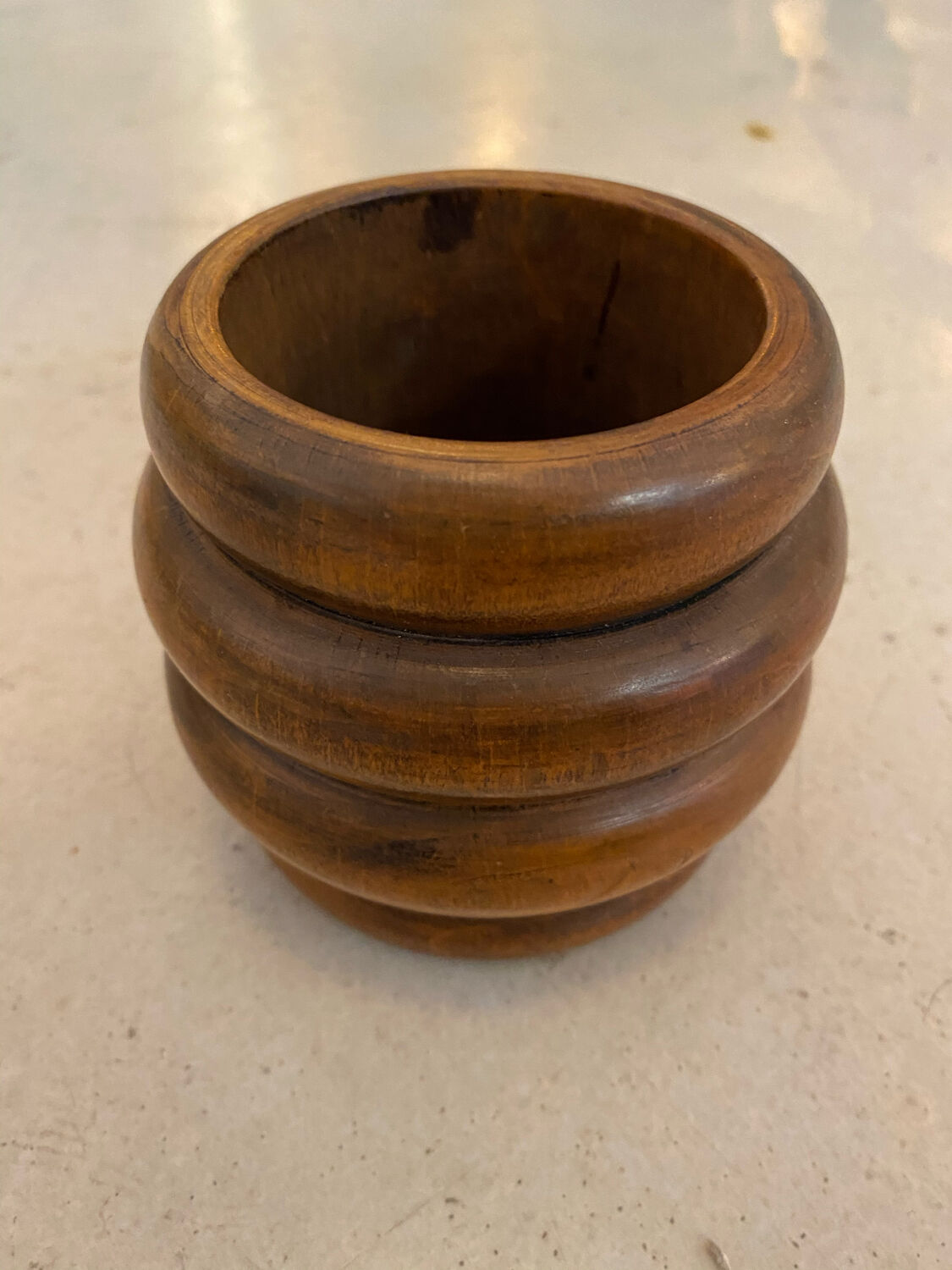 Vase en bois