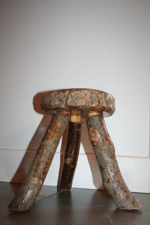 Tripod farm stool