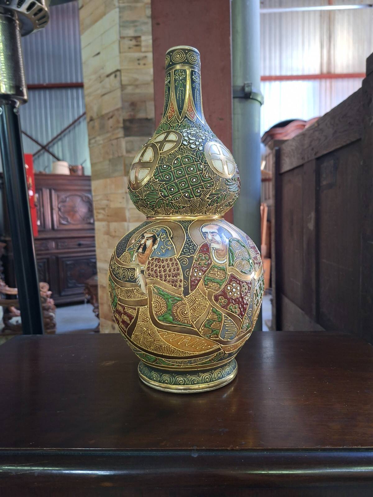 Satsuma Meiji period: Polychrome and gilded ceramic gourd vase
