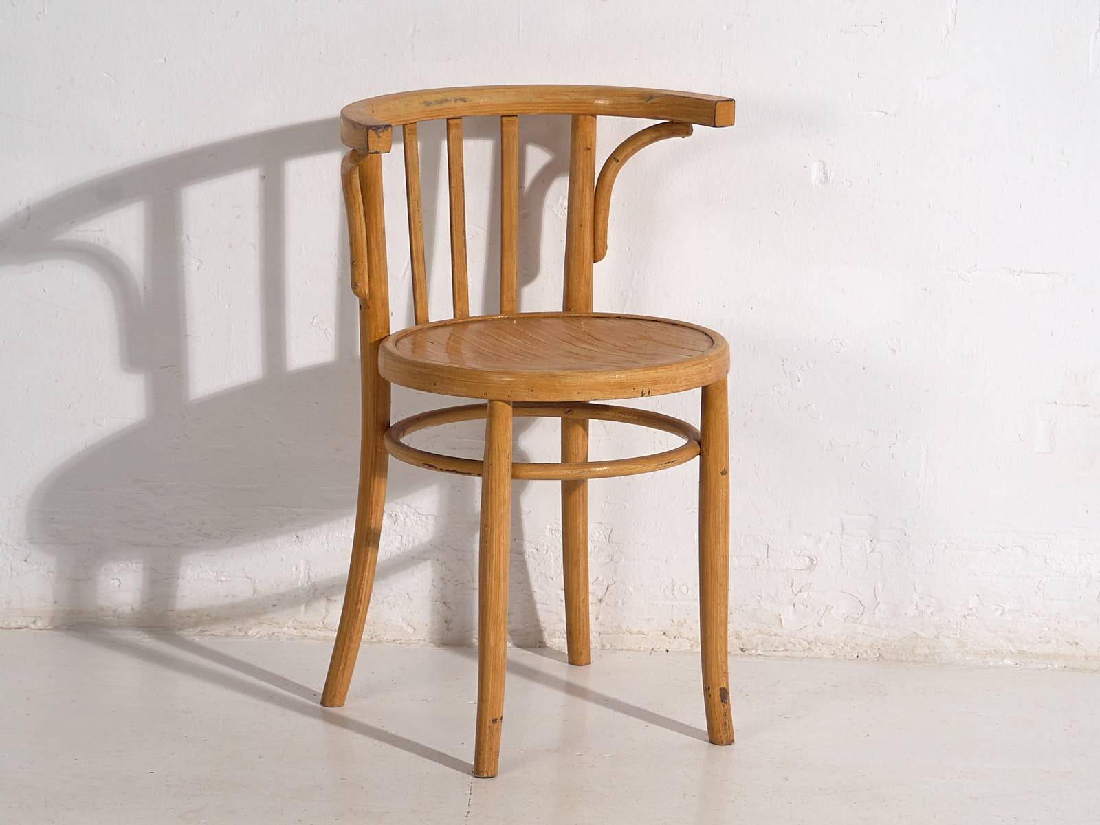 Chaises anciennes avec accoudoirs (vers 1920). Ensemble de 4 pièces #1