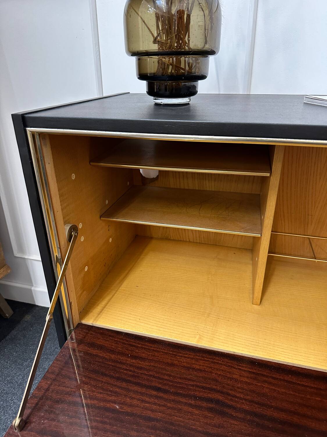Bar cabinet with compass feet