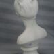 Buste Mademoiselle Brongniart, en biscuit blanc, sur socle rond