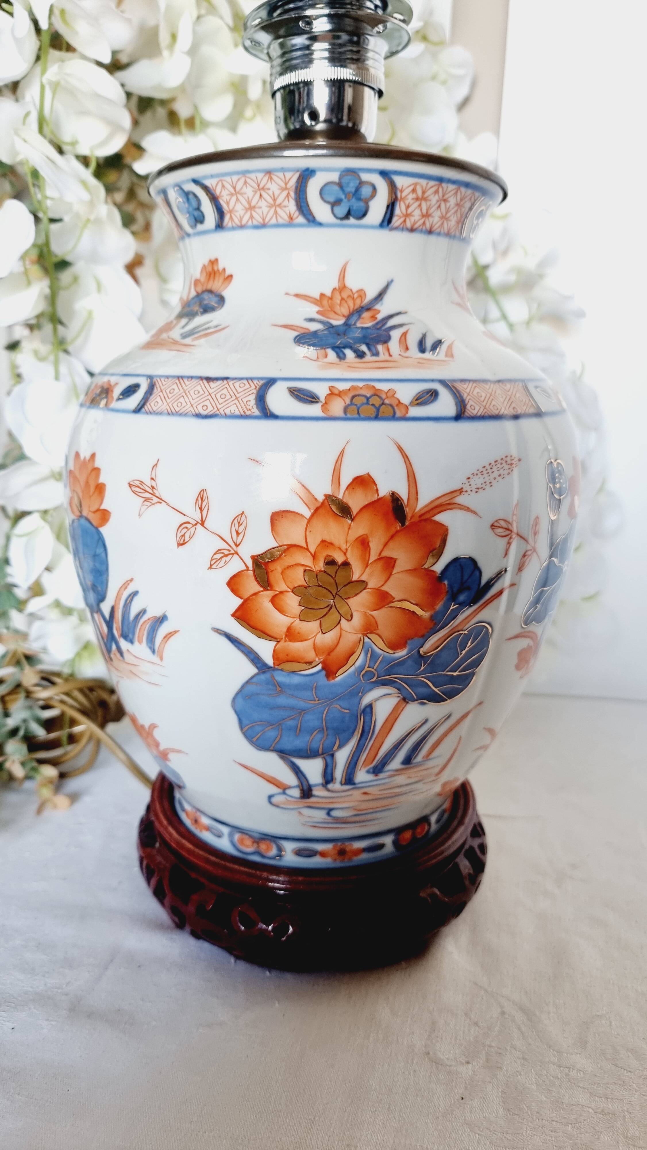 Hand-painted porcelain table lamp, Chinese Imari style.