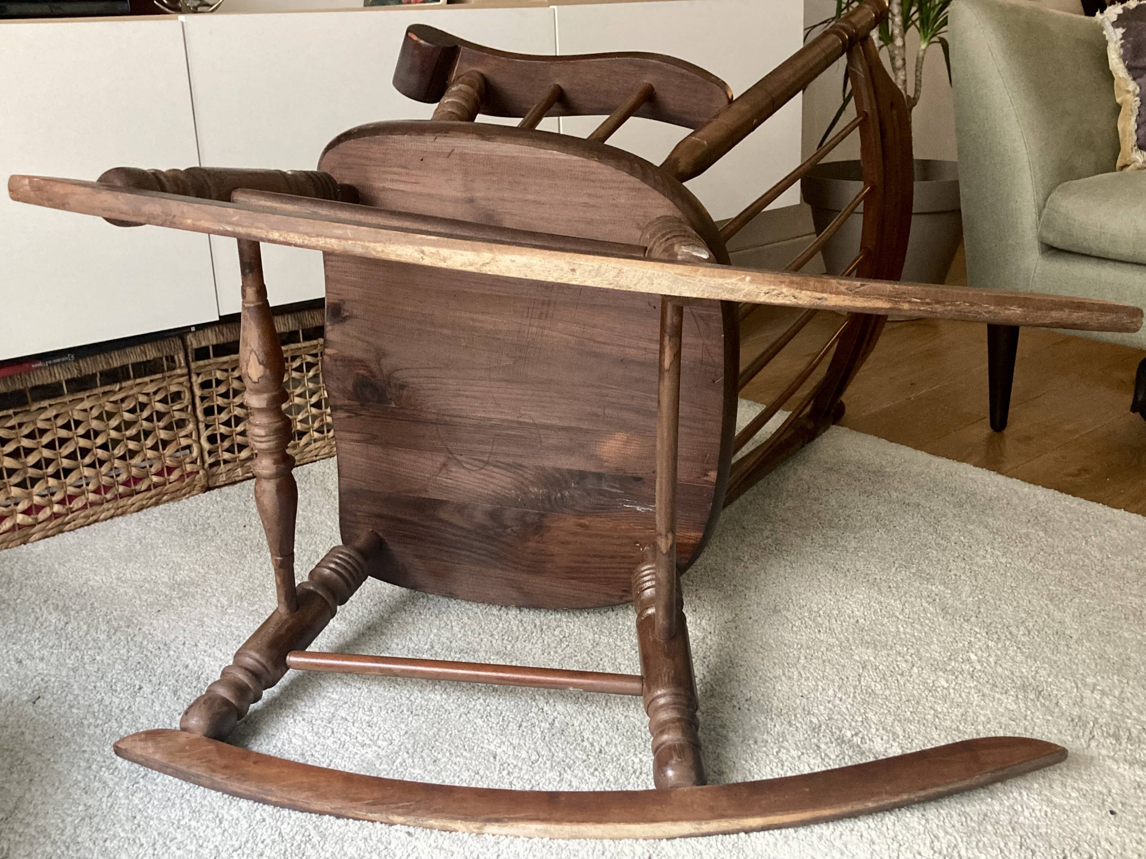 Wooden rocking chair - English art & craft