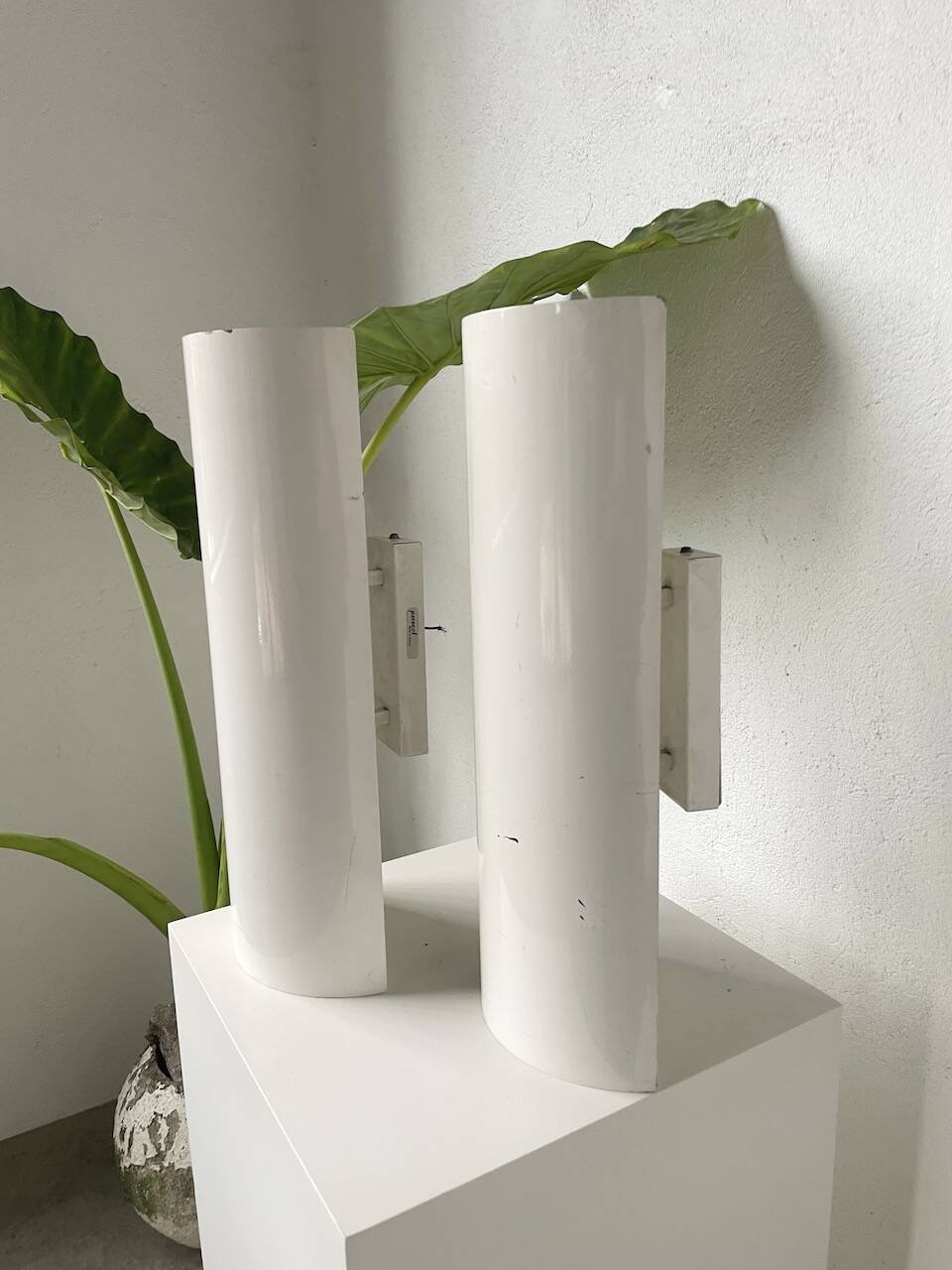Pair of Parscot wall lights in white lacquered metal from the 80s