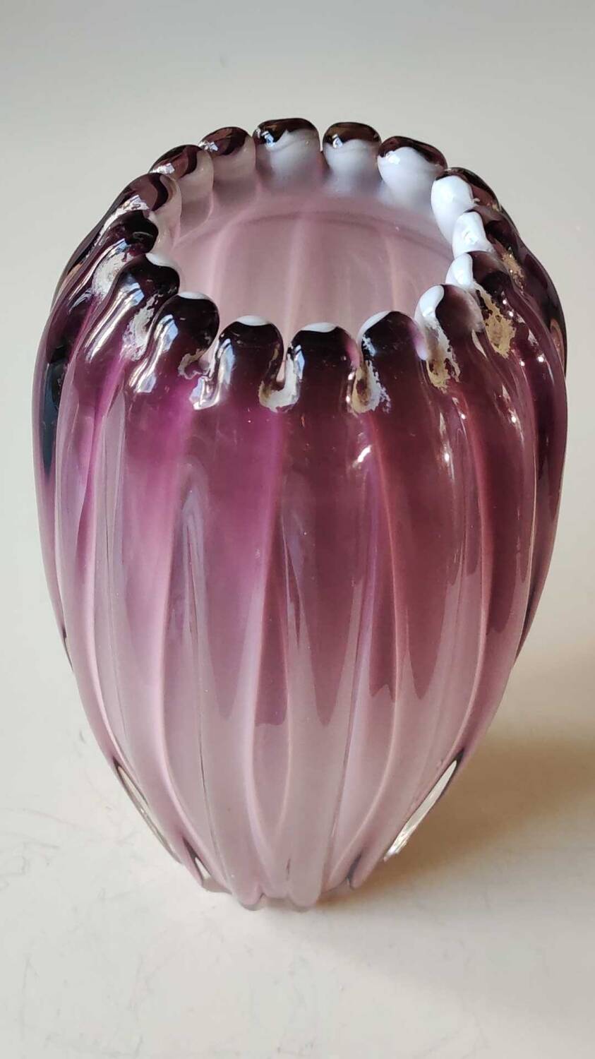 Organic floral vase. Blown glass in pink tones. Seguso Murano style