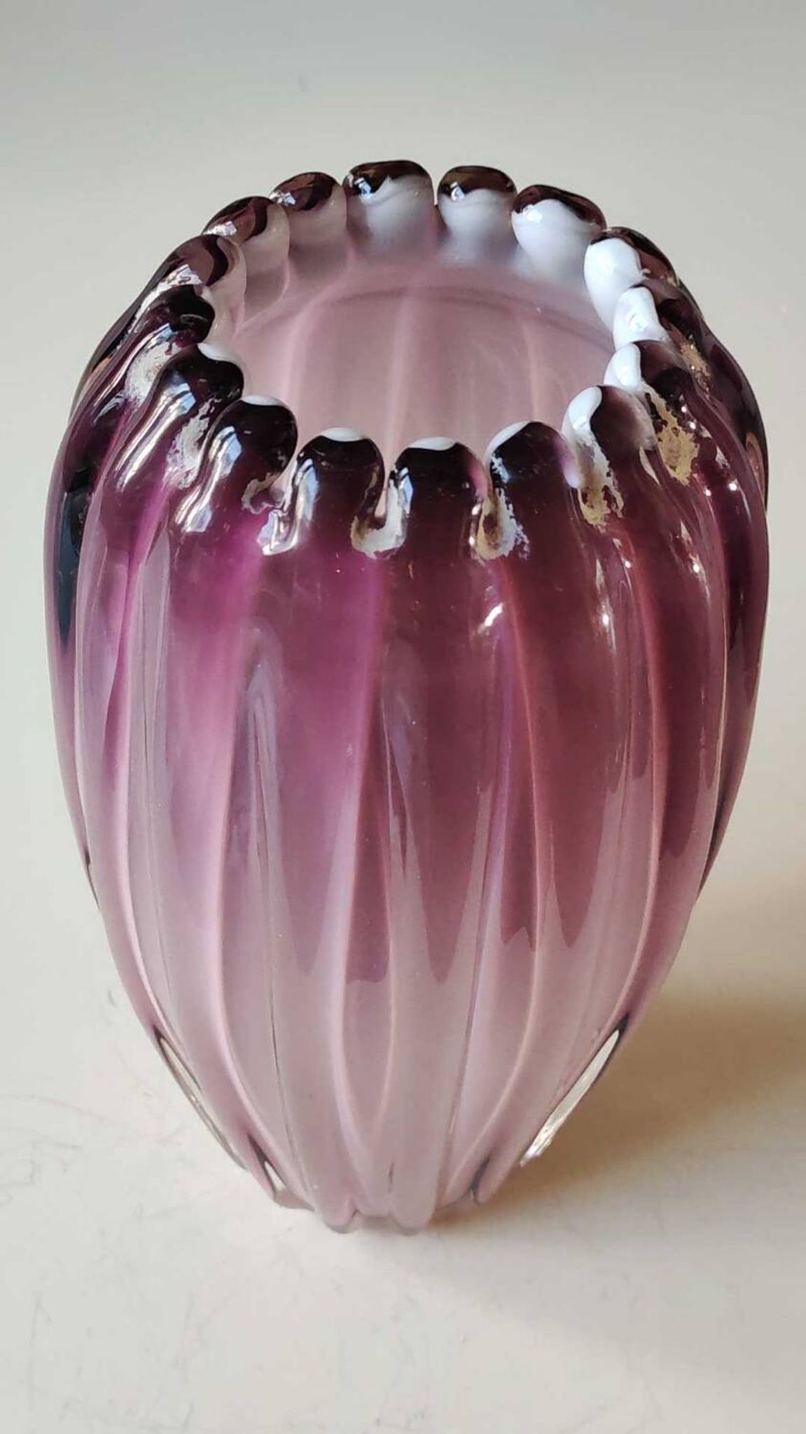 Organic floral vase. Blown glass in pink tones. Seguso Murano style