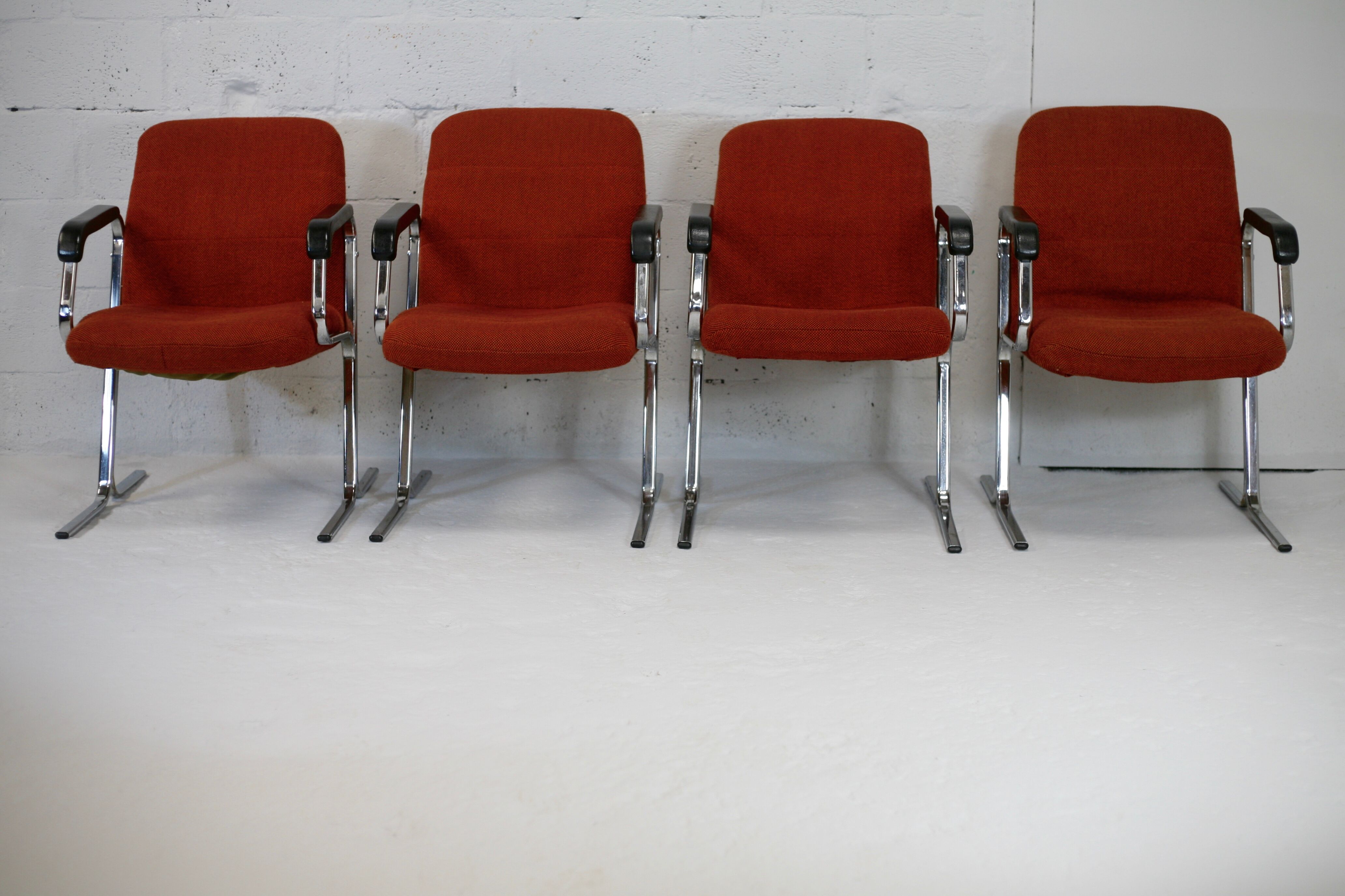 4 "space age" armchairs, chrome steel base