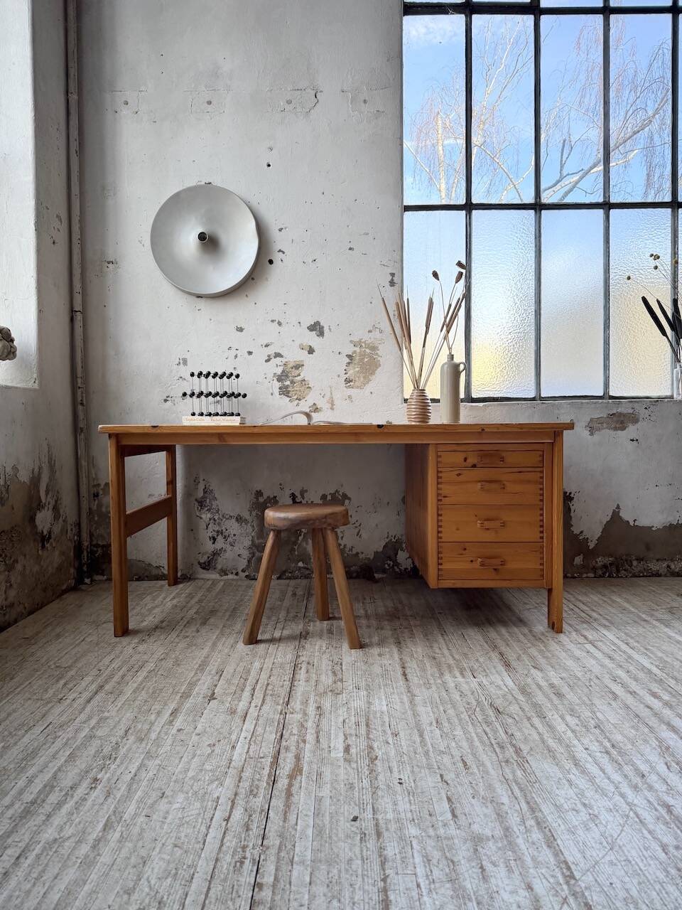 Bureau pin suédois style aperldoon 1970