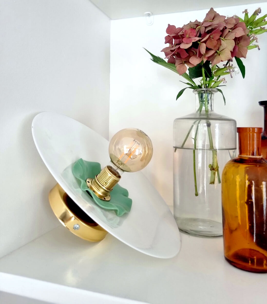Opaline wall lamp
