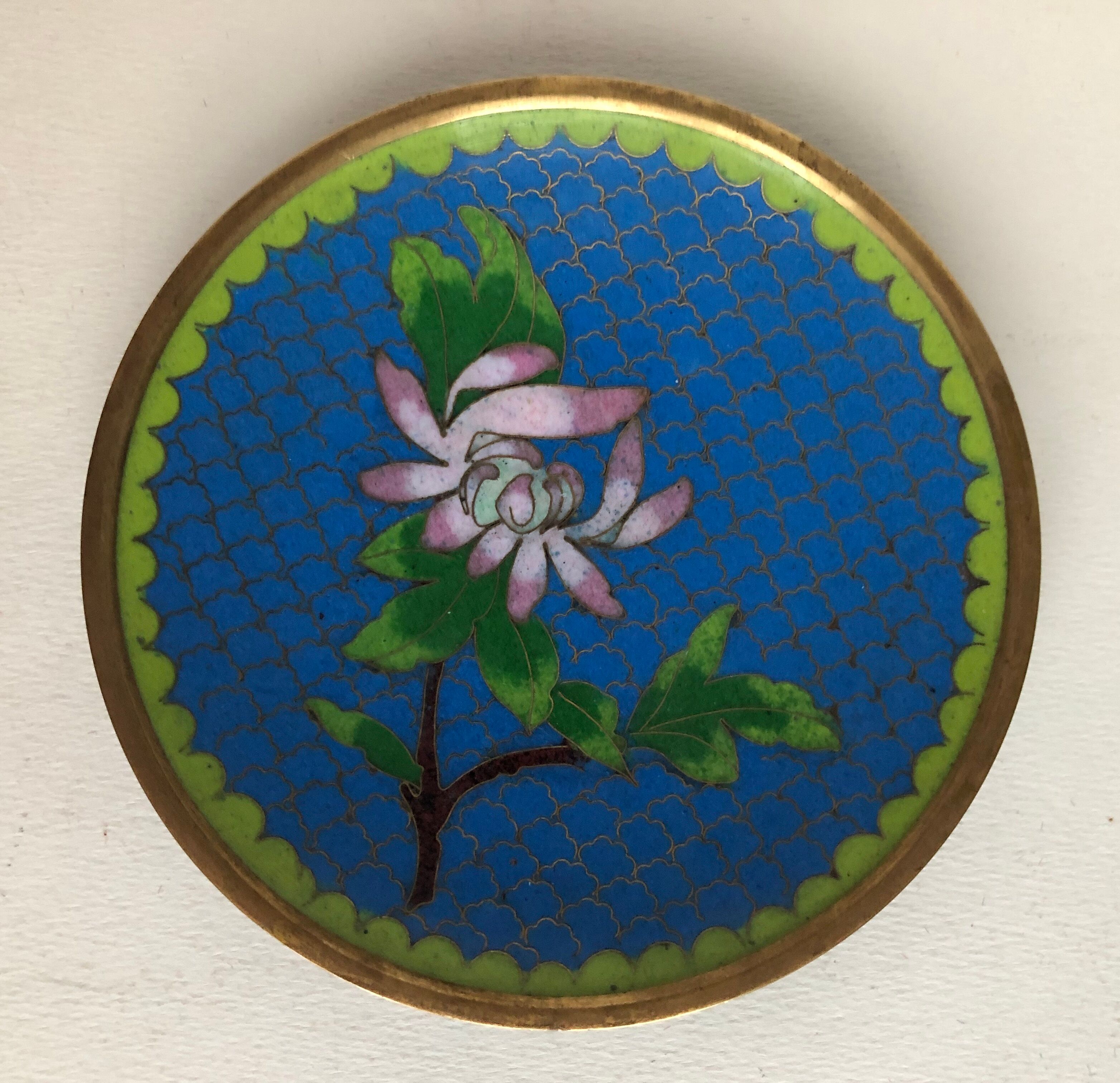 Set of three partitioned enamel cups