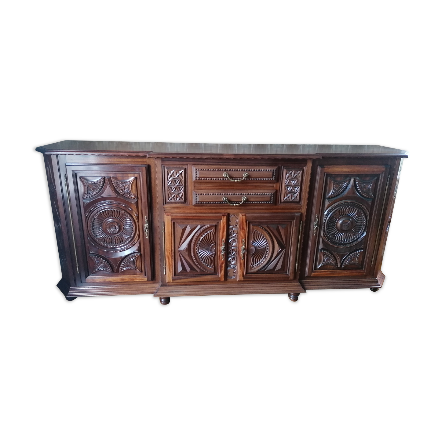 Basque sideboard