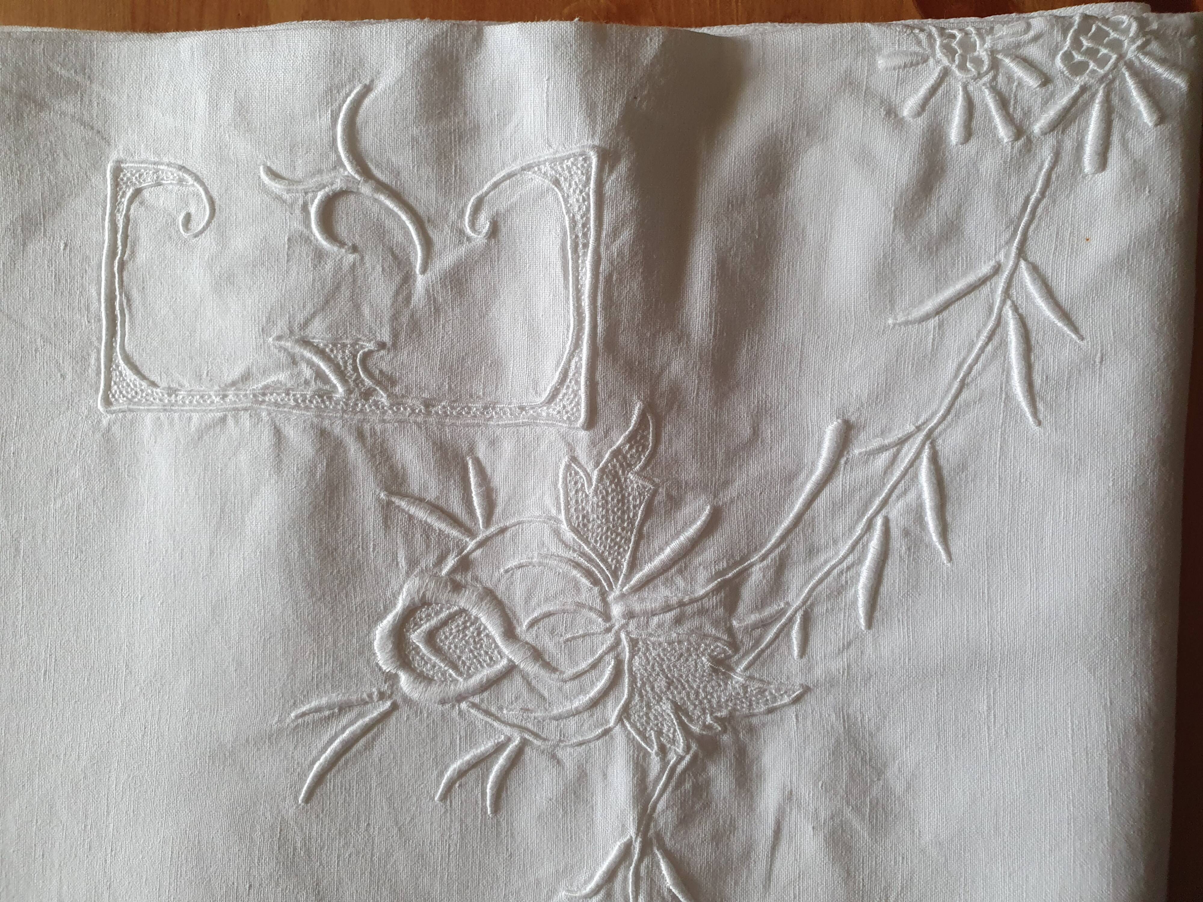 El monogrammed sheet with Venice days