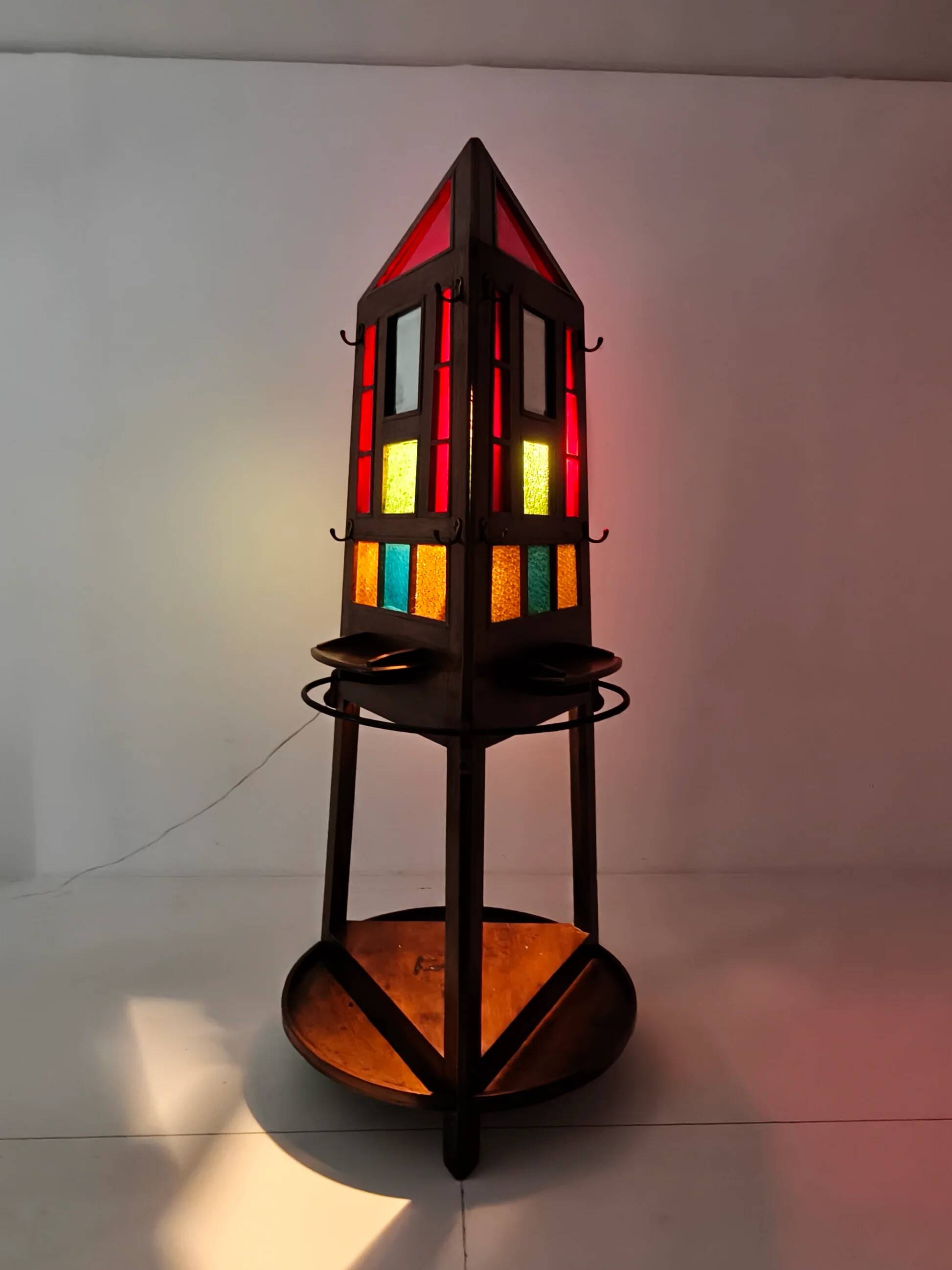 Porte-manteau / porte-parapluies Art Déco en chêne unique – Design obélisque des années 1920 avec vitrail