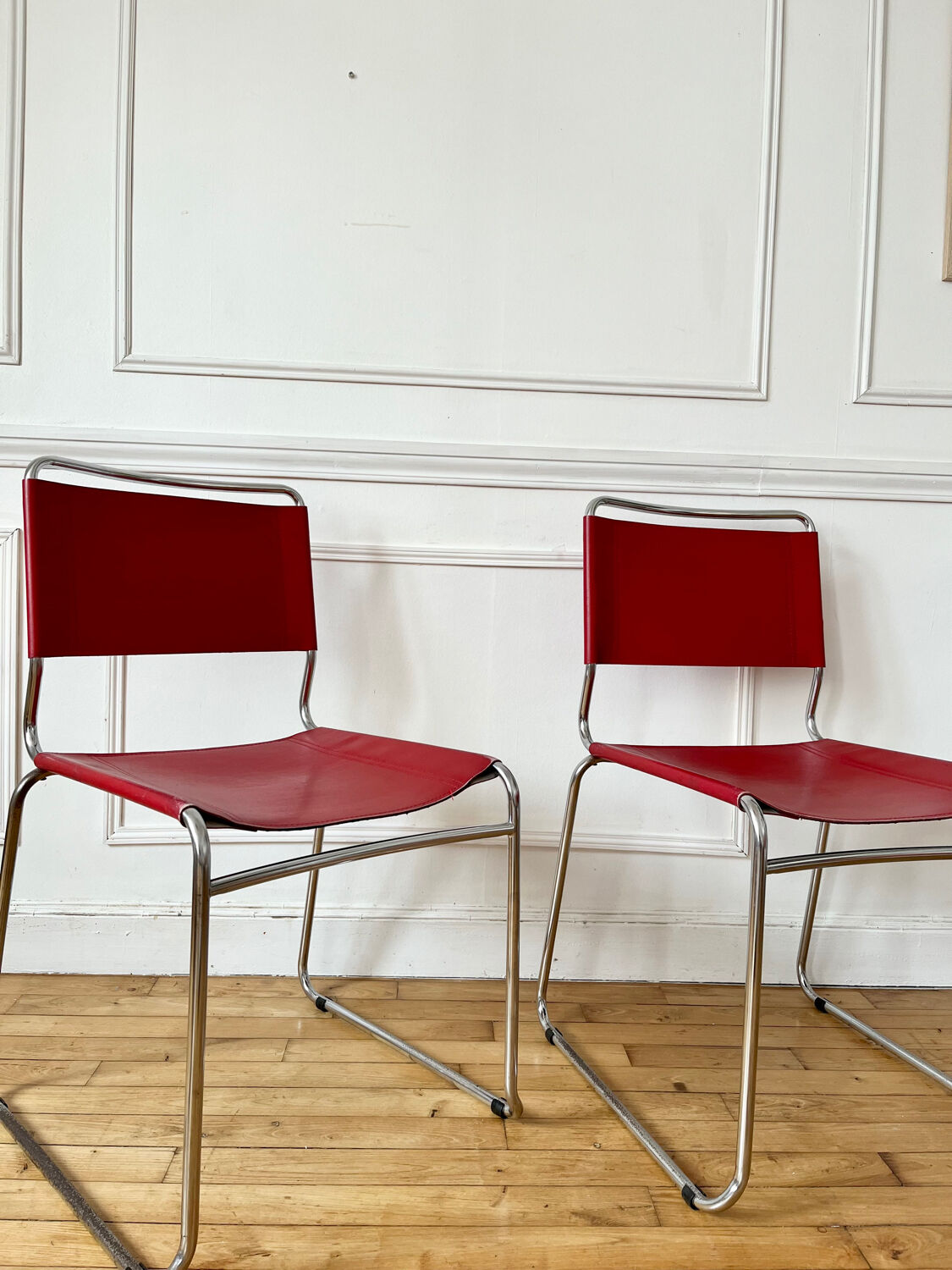 Paire de chaises vintage en métal et cuir