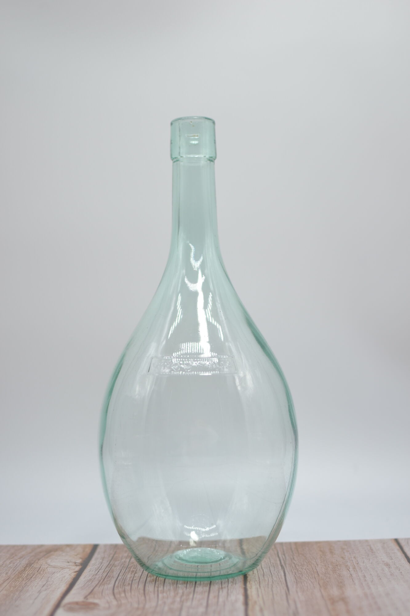 Carafe/dame jeanne Vino Italia in the shape of a drop