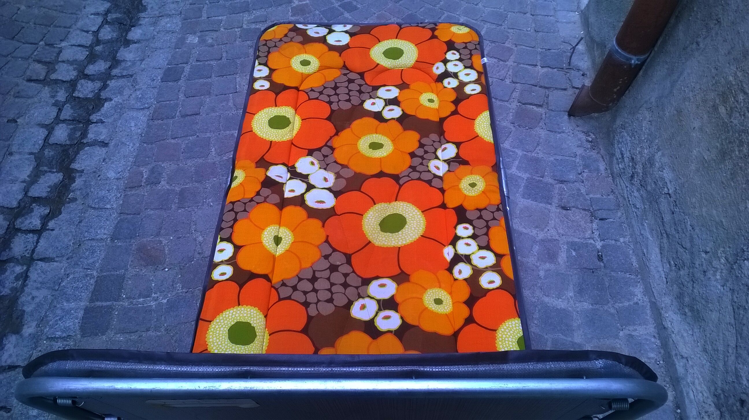 Bain de soleil transat vintage à fleurs 1970