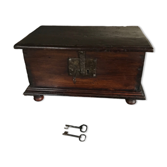 Old chest in solid wood and ironwork -crafts XIXth