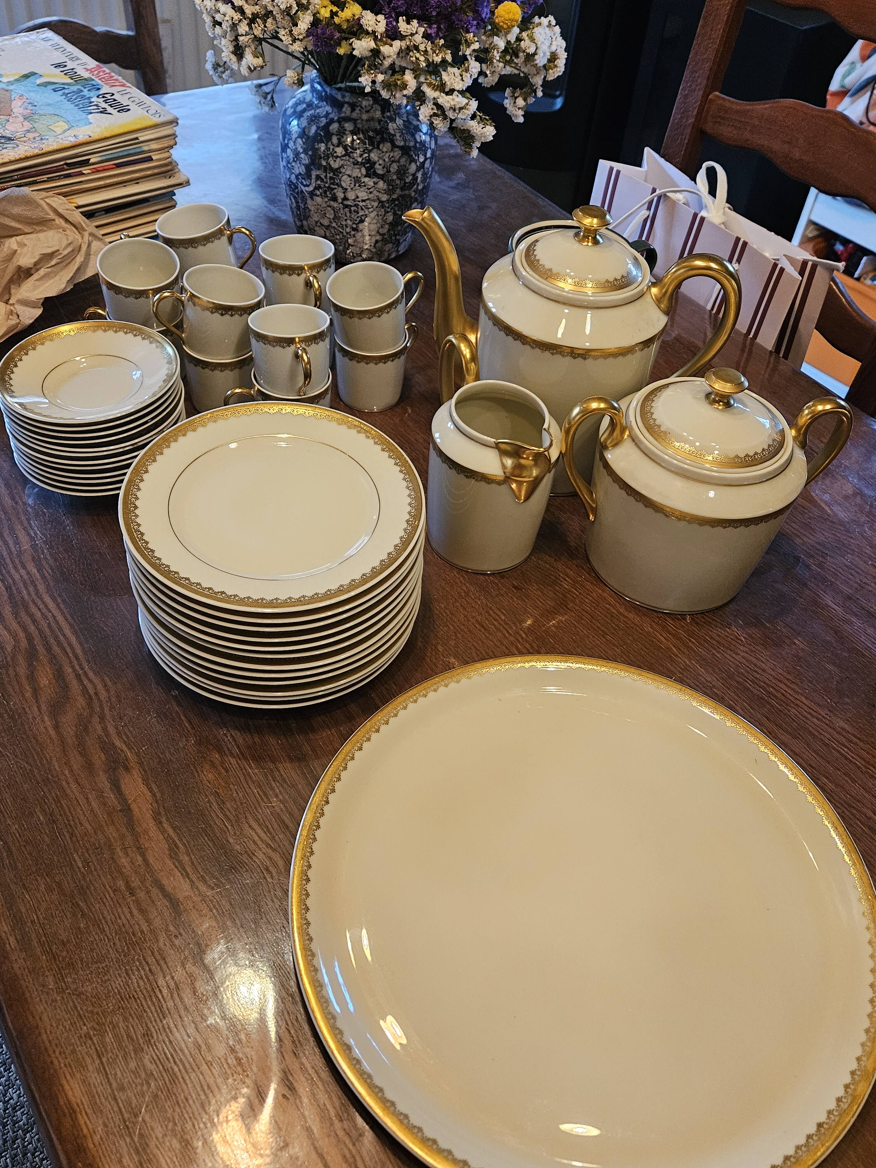 Old service A. Lanternier & Cie Limoges, 41 pieces, circa 1920/40.