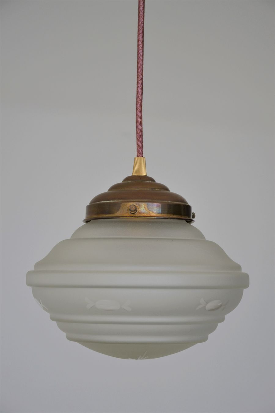 Engraved glass globe pendant lamp