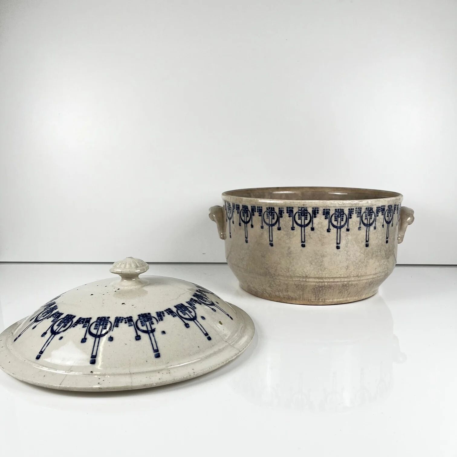 Old stoneware hot water bottle / casserole from Saint Uze, blue decoration, early 20th century.