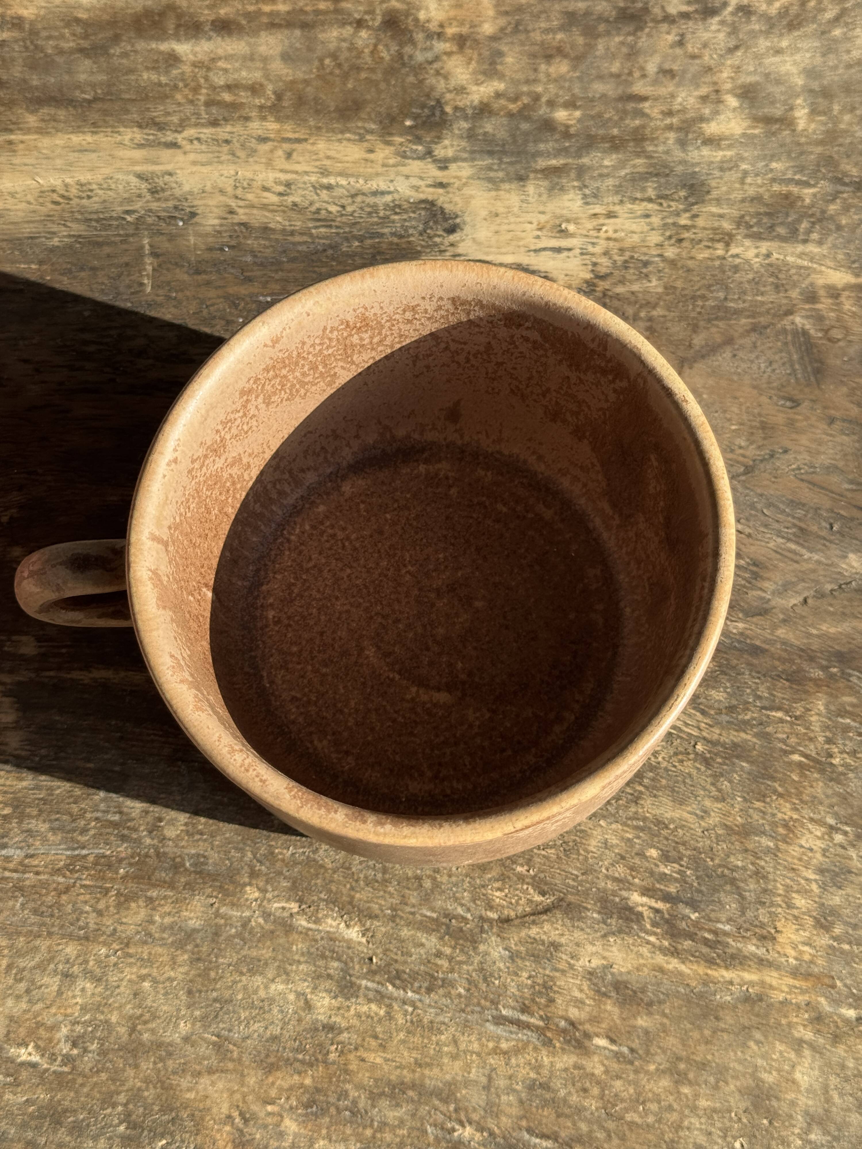 Tasse en grès émaillé brun H6,5 D10,5