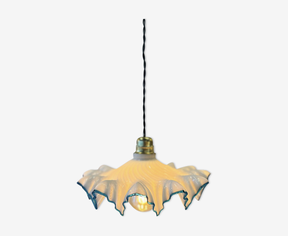 Lampe opaline bord dentelé bleu LA07